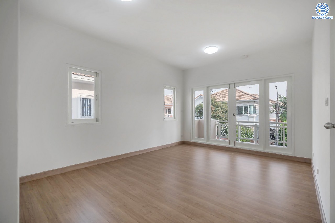 บ้านมือสองตกแต่งใหม่ สุดคุ้ม! โครงการ ภัสสร8 บางใหญ่ ดีไซน์สวย เนื้อที่ 50.7 ตร.ว. ฟังก์ชัน 4 ห้องนอน 3 ห้องน้ำ จอดรถได้ 2 คัน แต่งครบพร้อมอยู่ บนทำเลศักยภาพ โครงการติดถนนใหญ่ เข้า-ออกสะดวก ใกล้เซ็นทรัลเวสต์เกต รถไฟฟ้า "สถานีตลาดบางใหญ่" และจุดขึ้นทางด่วน "ศรีรัช"